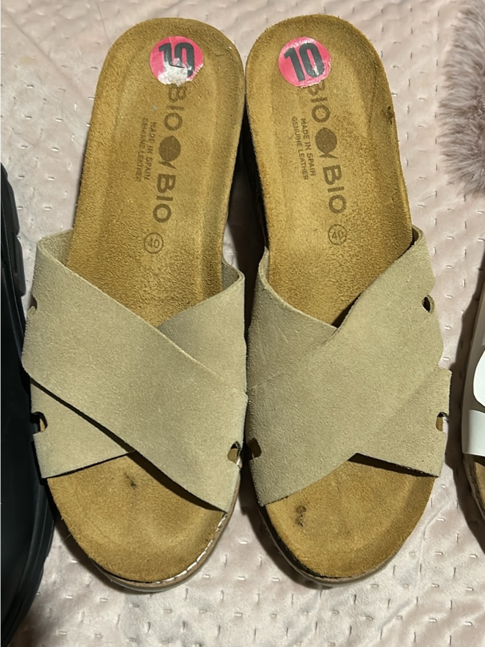 BioBio Crisscross Suede Slide Sandals
